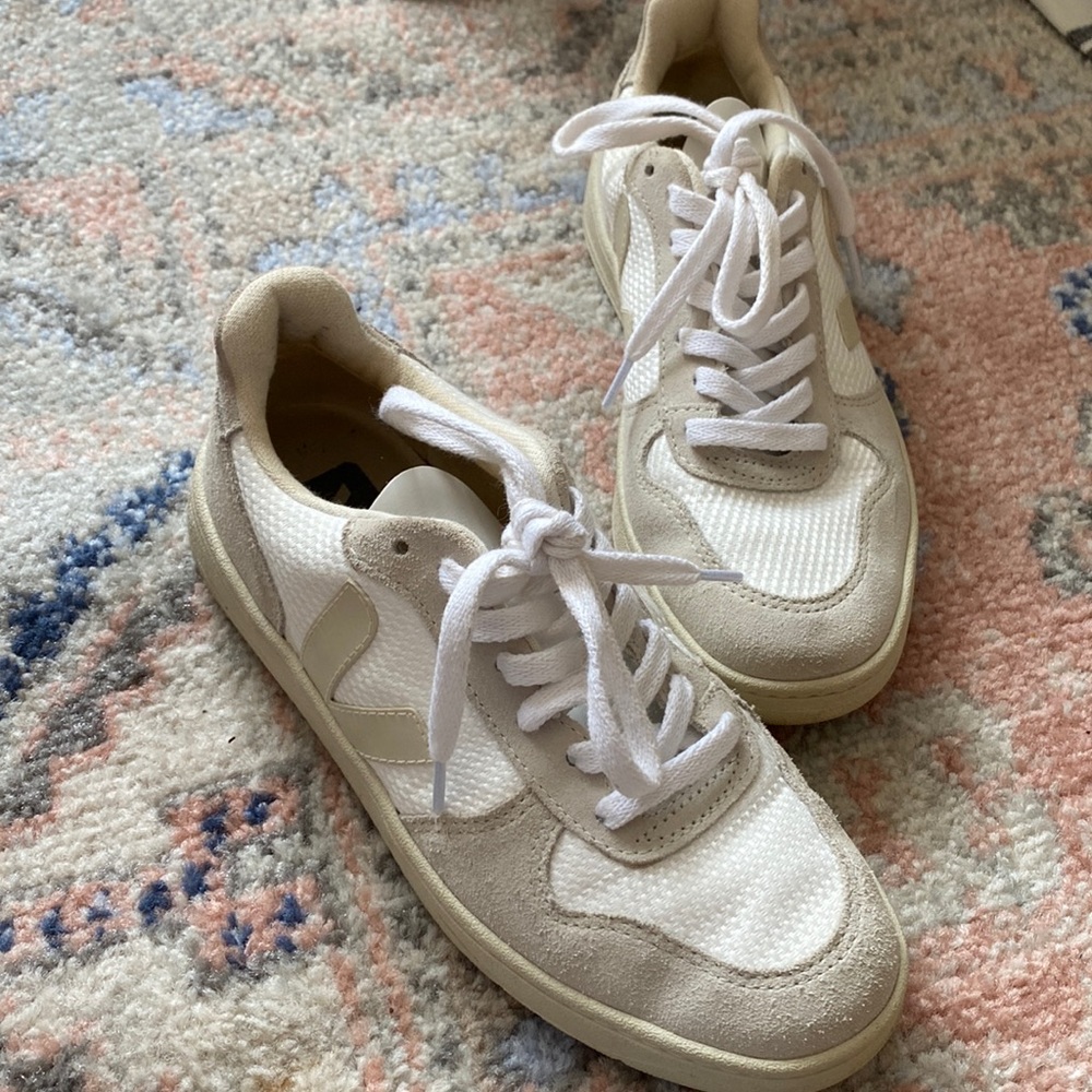 Veja V-10 Sneakers in Neutral
